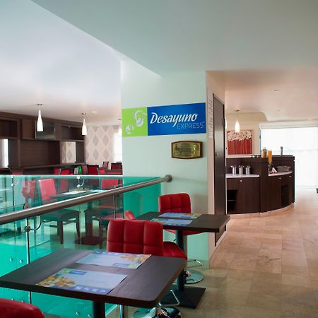 Holiday Inn Express & Suites Queretaro By Ihg Exterior photo