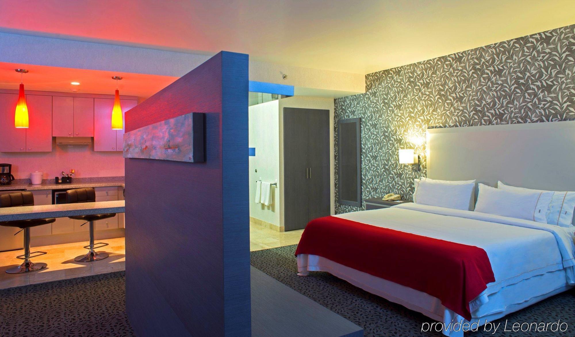 Holiday Inn Express & Suites Queretaro By Ihg Exterior photo
