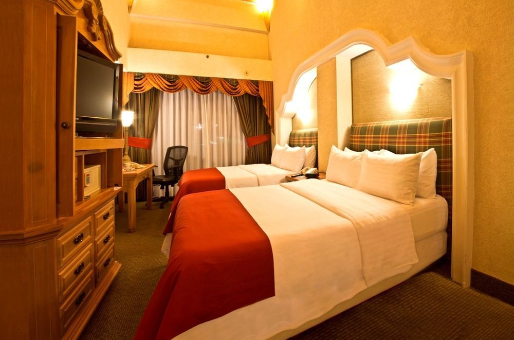 Holiday Inn Express & Suites Queretaro By Ihg Exterior photo